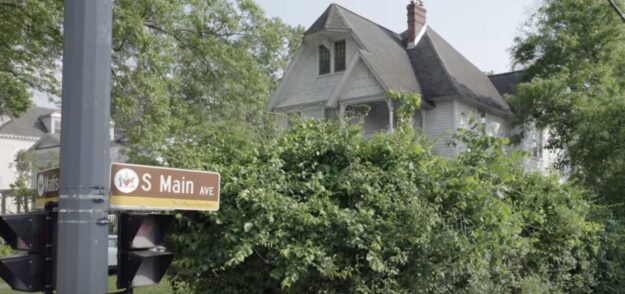 CE-Dorm-Video-Still The College Experience Dorm Tour